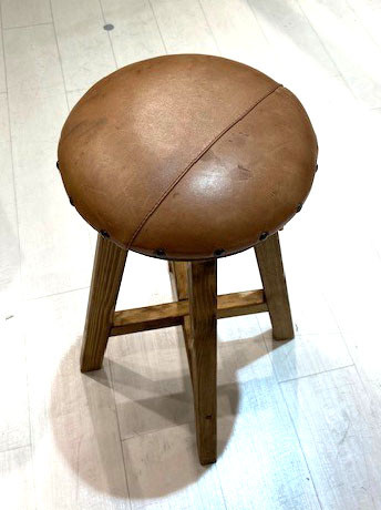 革ジャンのリメイクスツール