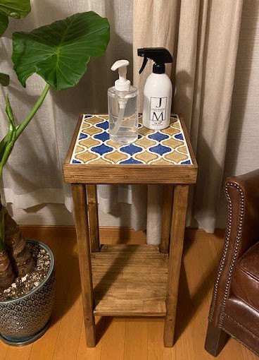 タイル張りスタンドランタンブルー＆ブラウン